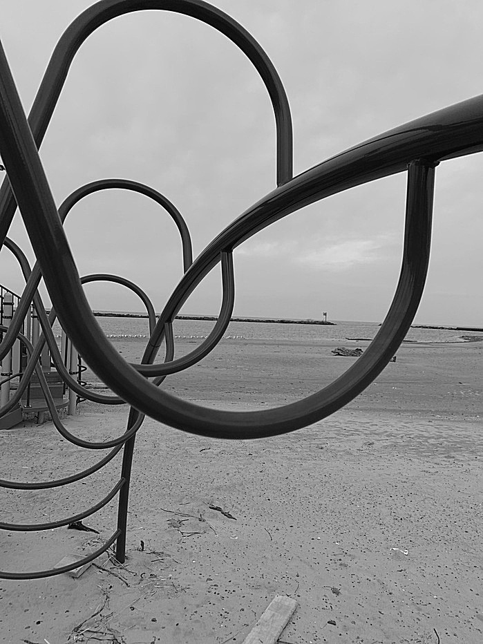 bw squiggly lines beach